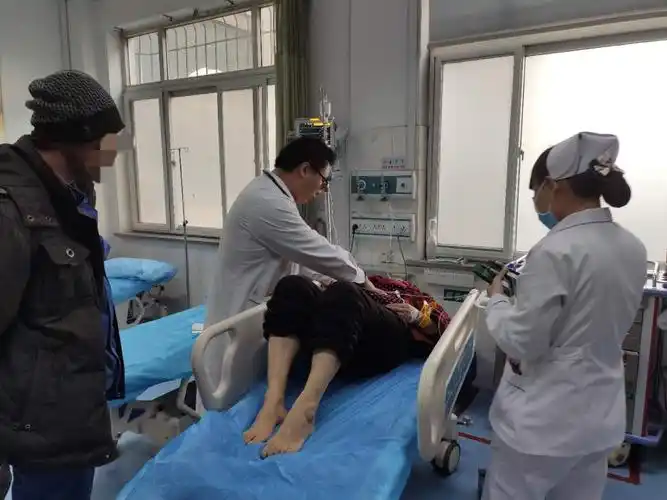 四次除颤,动作一气呵成