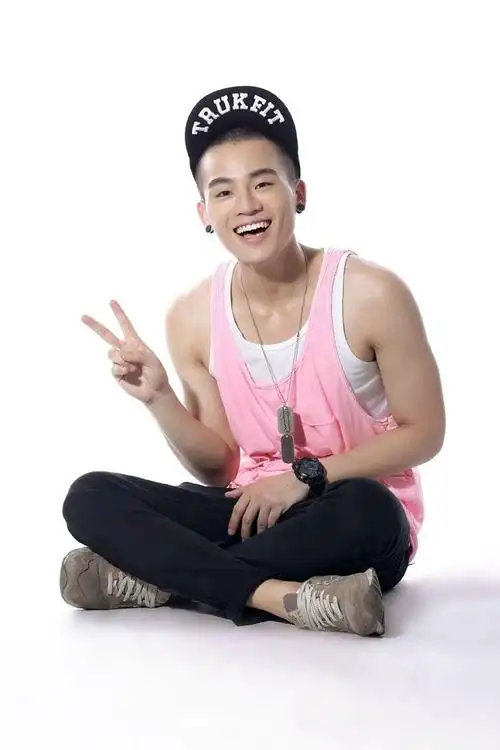 美图分享阳光男孩欧豪自拍图集雅痞范儿十足