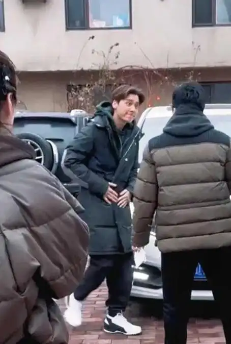 李易峰面容苍老承认不可能复出回归普通人丹东大街走路无人识