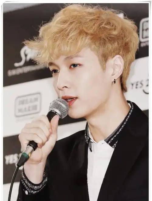 张艺兴exo出道时期照片登日网,日饭:你强大了,我们却舍不得了