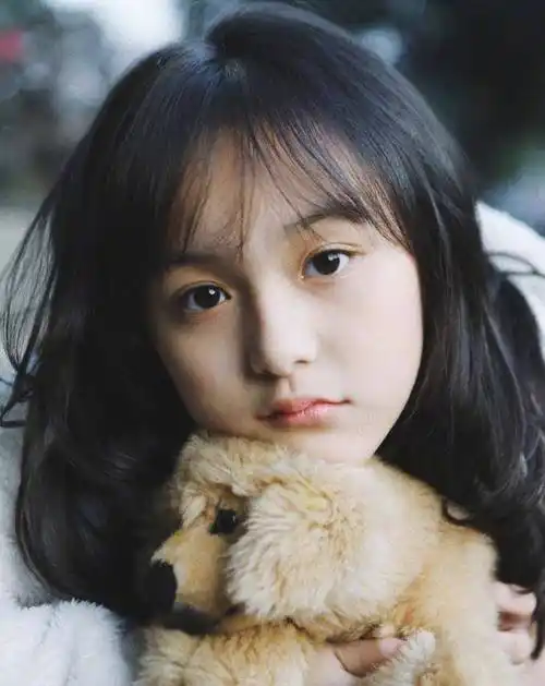 小芈月长大了,今11岁了,穿芭比粉鞋腿超长_刘楚恬_样子_气质 - 新快网