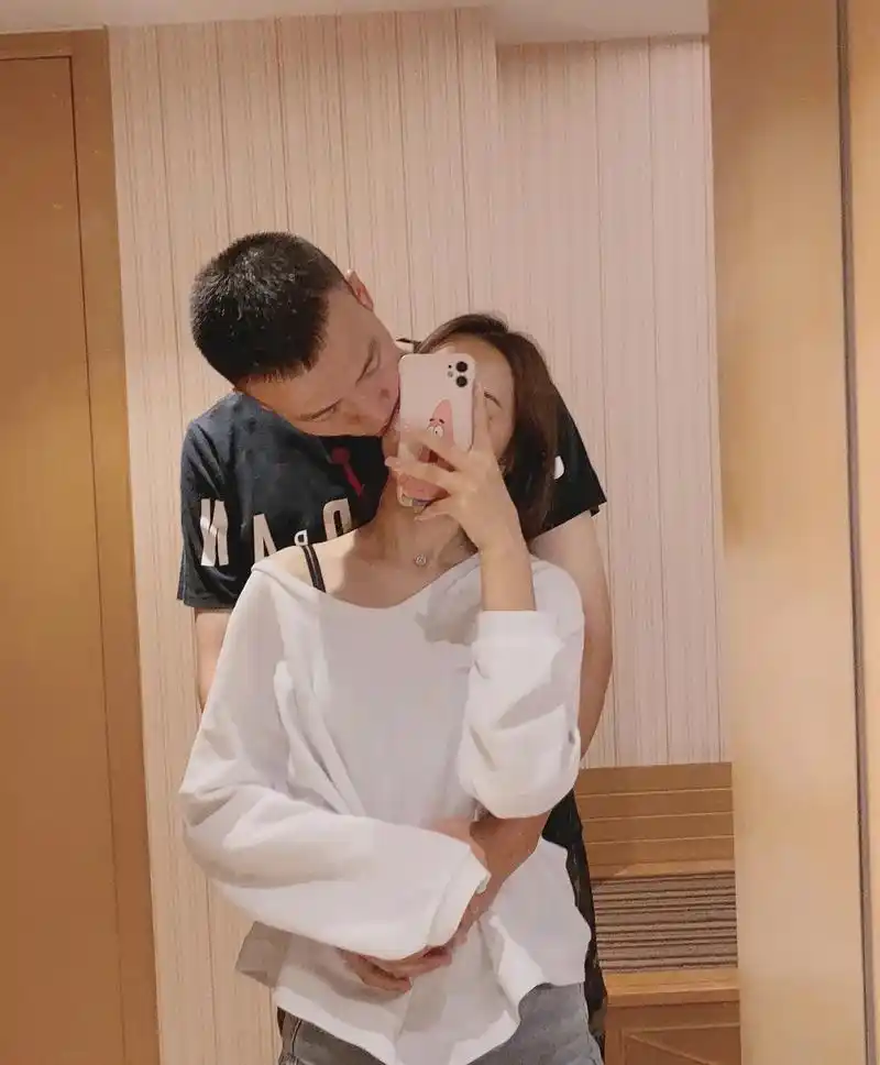 这后来啊 我遇到的这个男孩 感情突然变得顺利 恋爱