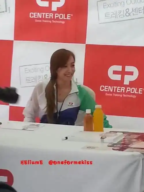 早期在韩国路人镜头下的宋茜,好青涩啊