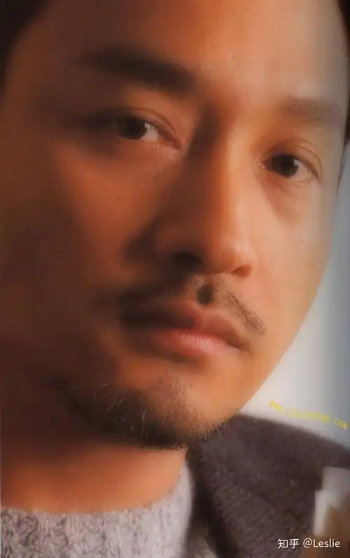 你们觉得有胡子的张国荣好看还是没胡子的