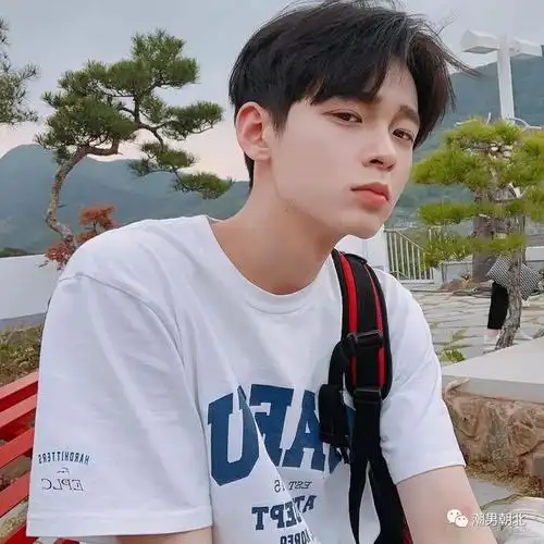 男生20岁以后,剪这4款发型很合适,谁剪谁帅气