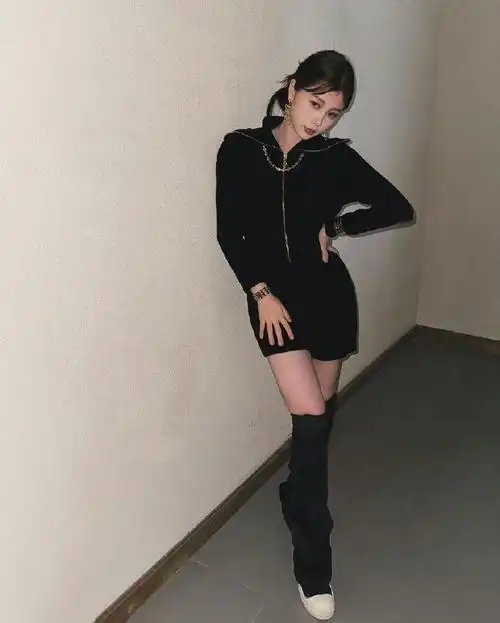 虞书欣ins更新辣妹照