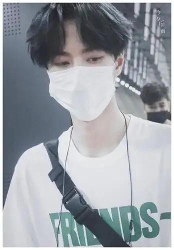 王一博带口罩合集大帅哥就是什么都挡住了也能苏你一脸的水平