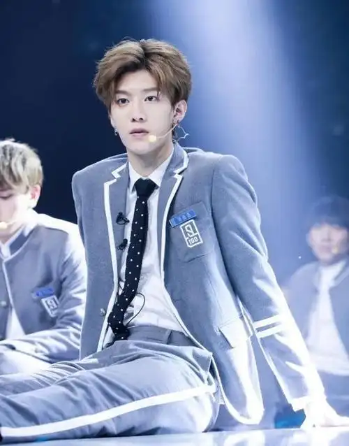 盘点5位尴尬的歌坛"顶流",个个红得发紫,却没有一首代表作