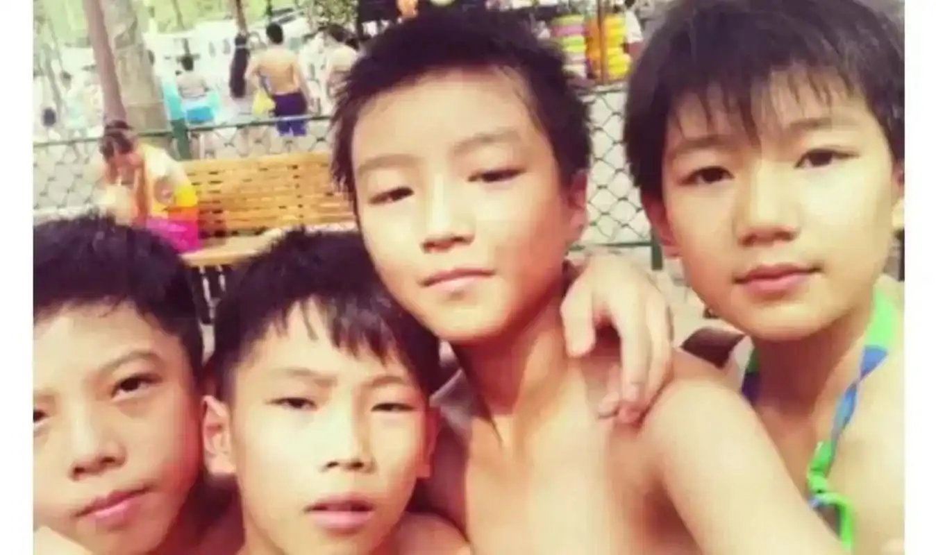 很怀念小时候可以游泳的夏天,现在各奔东西 #tfboys# #夏天# #游泳