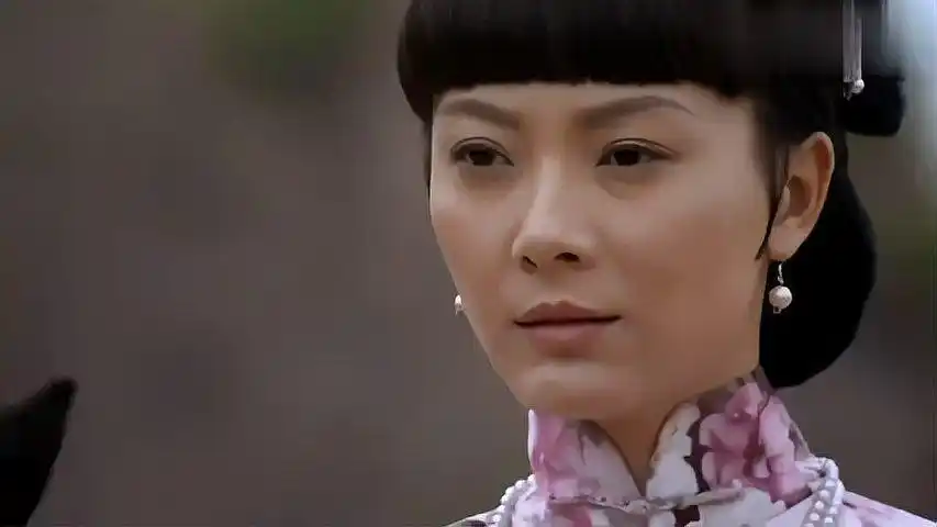 铁梨花五姨太逃回家见老相好家里多个女人父亲说比她小两岁