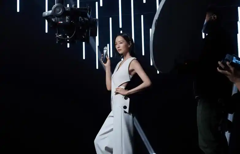 中国高端抗衰品牌ogp时光肌官宣张钧甯为美容仪代言人