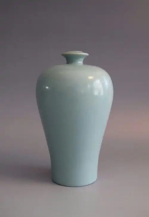 宋瓷欣赏:北宋天青色薄胎汝窑梅瓶.