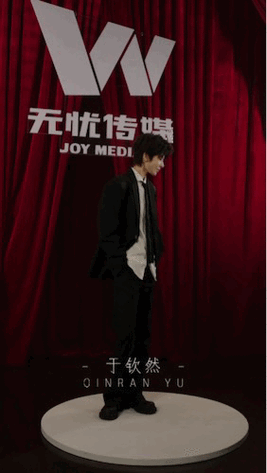 回眸一笑,裙摆飘飘,还有这小西装小动作,偷偷上培训课不叫我是吧!