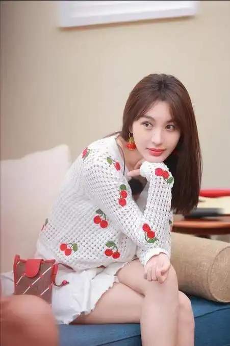 还没翻红先翻车李菲儿成万人嫌早年旧照被扒与现在判若两人