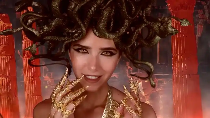 glow美杜莎在俄刻阿诺斯彼岸的庙宇里用蛇语念着使你沉睡的咒语~不要