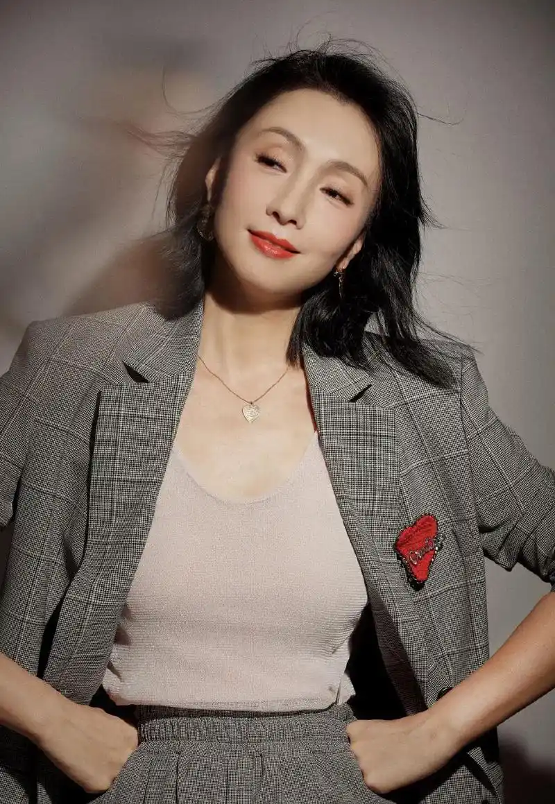 三庭均是,五官得体,双眼凹陷,享福半生,标准旺夫之相#陶虹  - 抖音