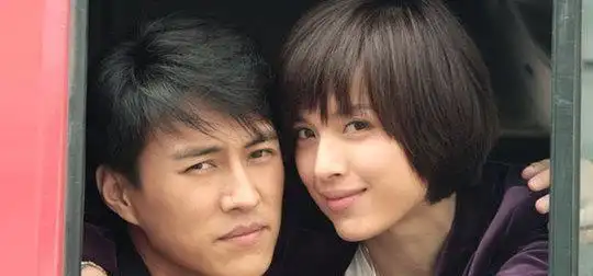 李佳晒丈夫早起照靳东累得睁不开眼还不忘搂着儿子