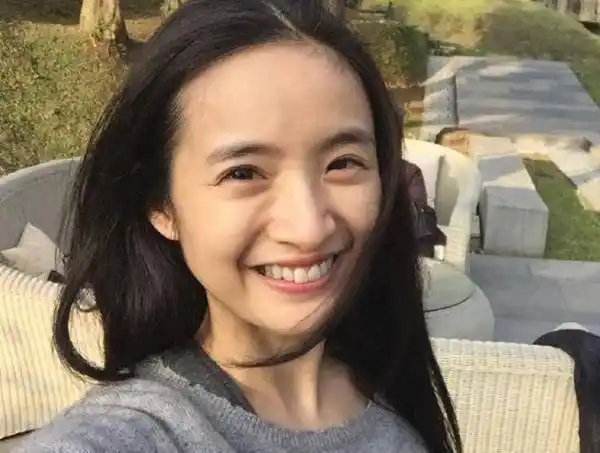 原创林依晨剪短发素颜自拍小腹平平没孕味发际线上移暴露年龄