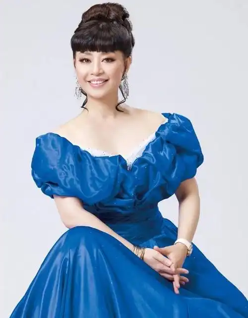 32岁离婚,42岁再婚嫁法国名门望族,殷秀梅坚持不改国籍