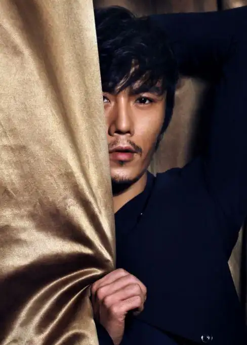 42岁靠"爬山"爆火的影帝秦昊:执拗的最坏结果,不过是大器晚成