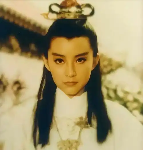 同样是女扮男装,这几位女明星才是真的尊重观众