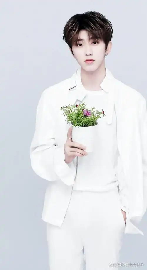 蔡徐坤报警了!怒斥狗仔造谣:照片不是我,这次回应好快!