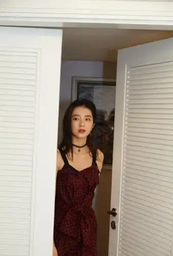 万鹏吊带裙甜美写真图片56