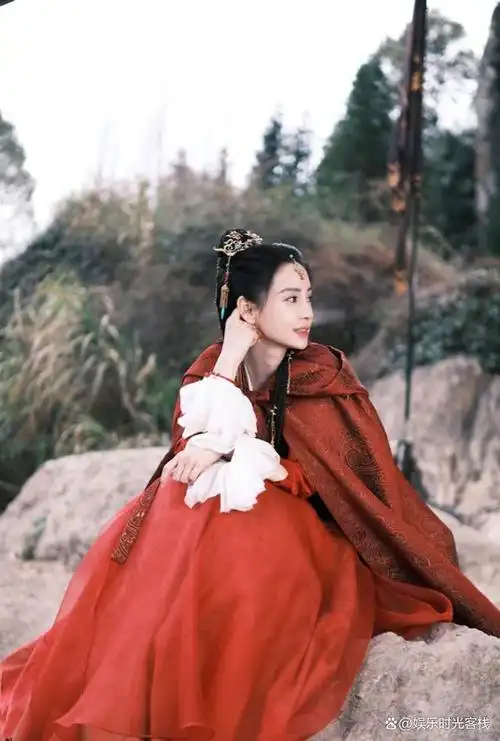 人气女星angelababy(杨颖)投入拍摄古装剧《相思令》多个月,近日终于