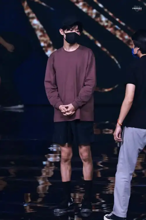 易烊千玺 yyqx 四字弟弟#夏天夏天悄悄过去,没看见我儿的小短裤小袜子