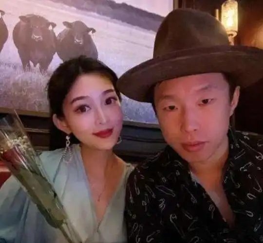 尴尬了德云社烧饼录节目把小蜜蜂带回了家孟鹤堂啥都往家拿