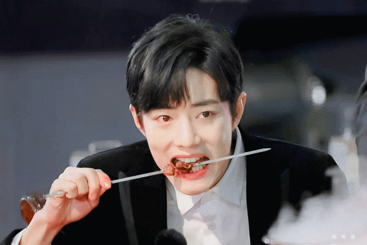 博君一肖 关于大口小口吃东西学 肖战王一博