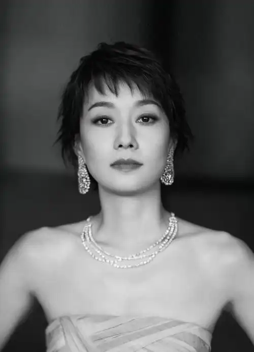 简介:马伊琍温婉如玉气质性感写真,分享一组马伊琍图片给大家,图中的