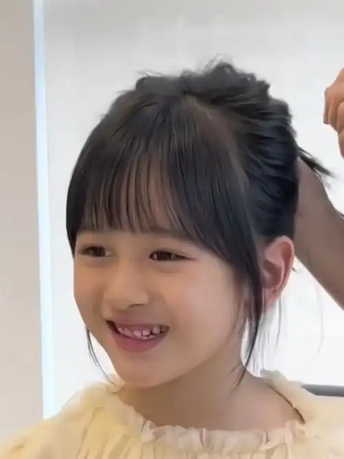 小女孩刘海发型
