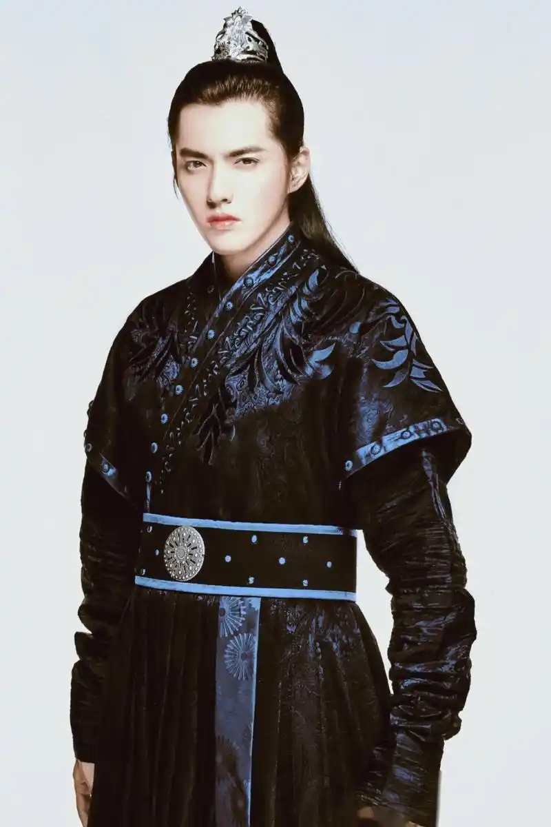 吴亦凡古装造型,果然,帅的人可以hold每一个造型啊.