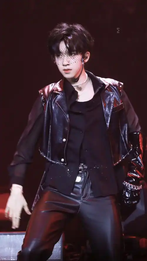 少年onfire##贺峻霖面纱造型