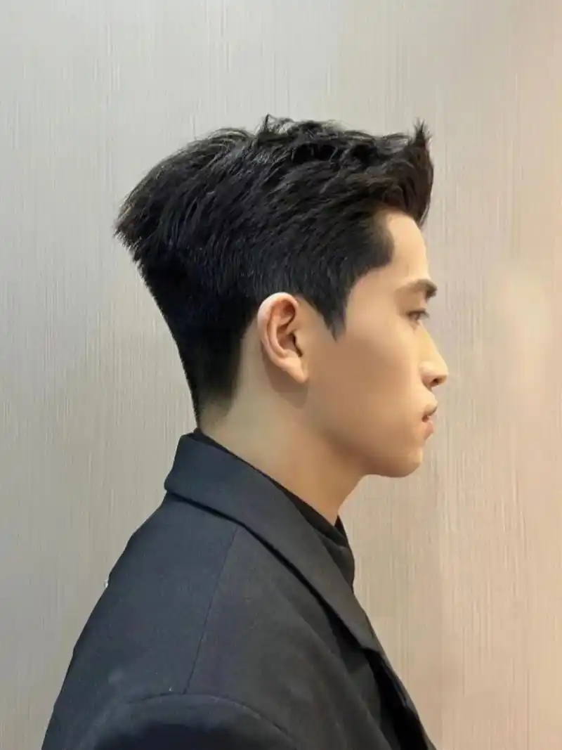 卡尔男士王威 新发型来咯韩系小平头 韩 - 抖音