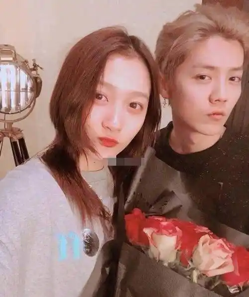 关晓彤回鹿晗家过夜疑似已经同居一年半网友们却纷纷祝福