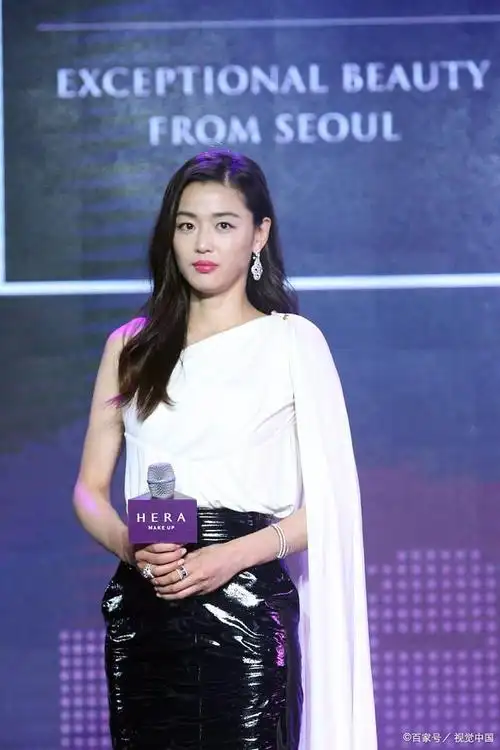 近日,一组全智贤参加活动的无修生图流出,瞬间引发了热议.