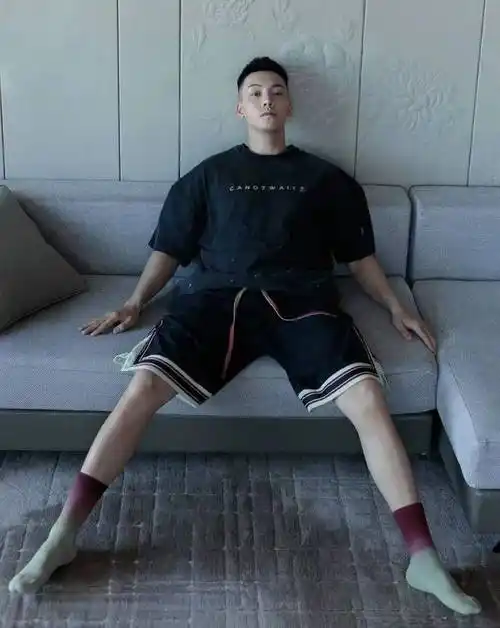 王鹤棣开"潮牌"店了:但90%的明星"潮牌"都失败了|鹿晗