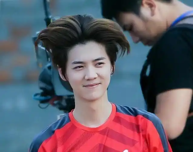 除了性别是真的,假头发,假身高,男星的"虚荣心"让人想