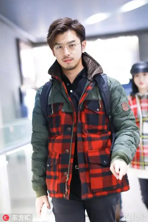 想要成熟帅气的穿搭 陈柏霖给你示范