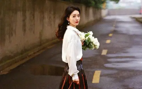 赵丽颖秋日街拍高清桌面壁纸