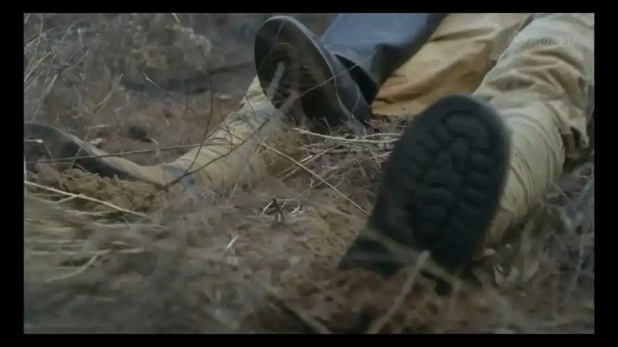 白袜日本兵被捂死蹬腿挣扎