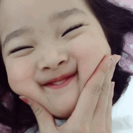 萌娃可爱开心红唇gif动图_动态图_表情包下载_soogif