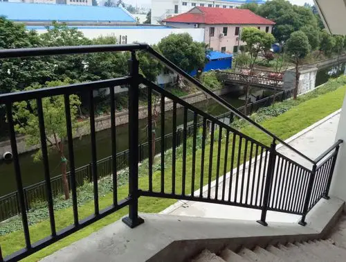 专业定制铝合金锌钢栏杆阳台护栏室外露台楼梯扶手家用护栏