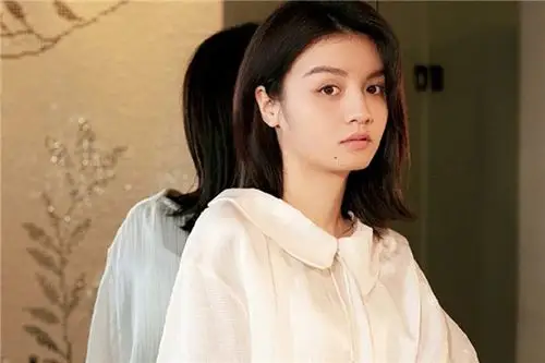 春夏 春夏是一名很有潜力的新生代女演员,她的演技很扎实,得到了很多