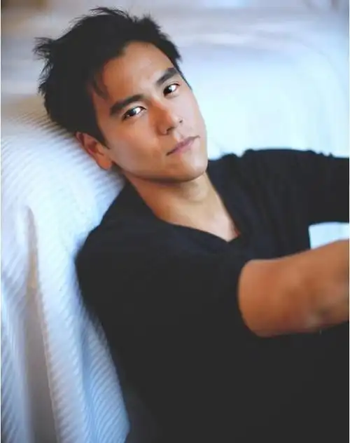 彭于晏因隔离照片被嫌弃工作室晒九宫格照片称帅过