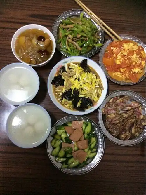 七中学子的四菜一汤"交卷了"