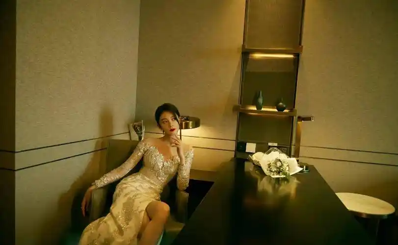 傅菁第十七届长春电影节造型 好美好霸气!