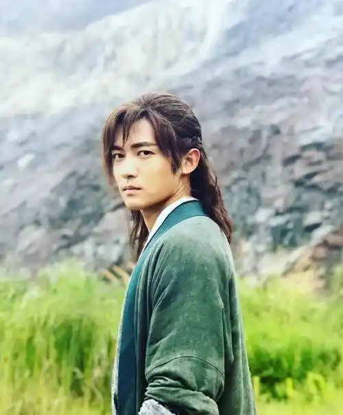 新《神雕侠侣》将播,小龙女毫无灵气,杨过造型迷,女配相似度高